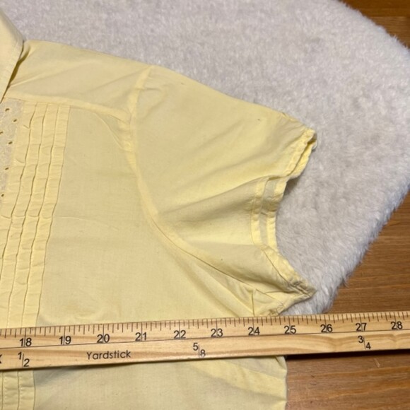 Dressbarn Light Yellow Pleated Eyelet Embroidered Tie Front Top Size 2X - Picture 11 of 12